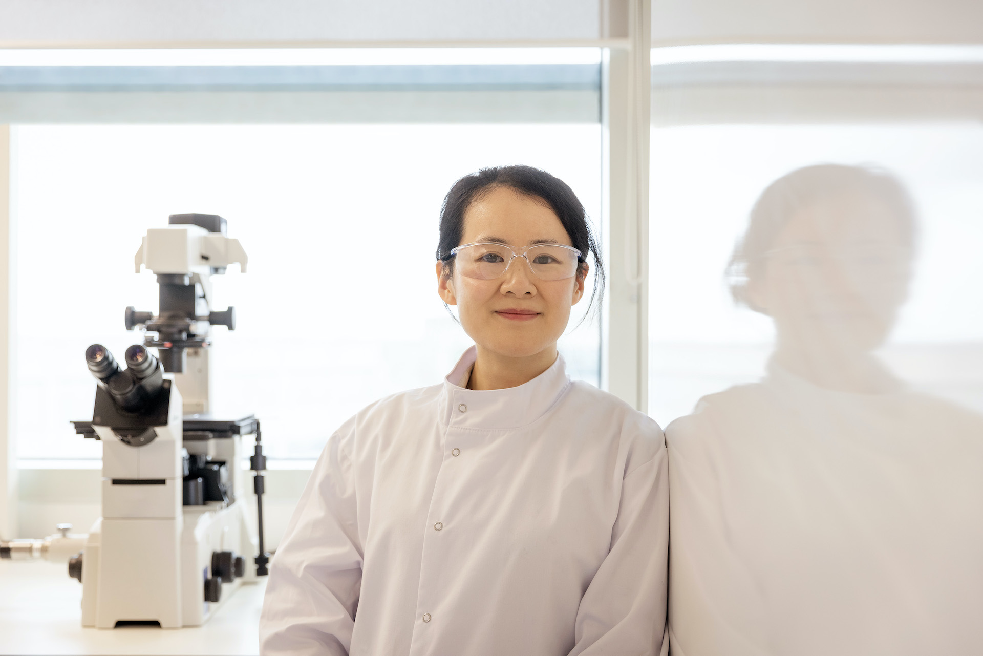 R&D scientist in high throughput screening lab.